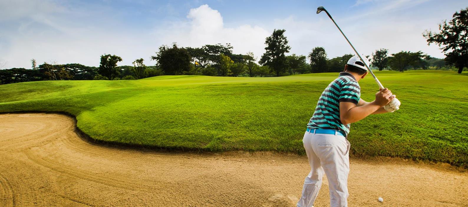 golfers-are-hit-ball-sand-courts